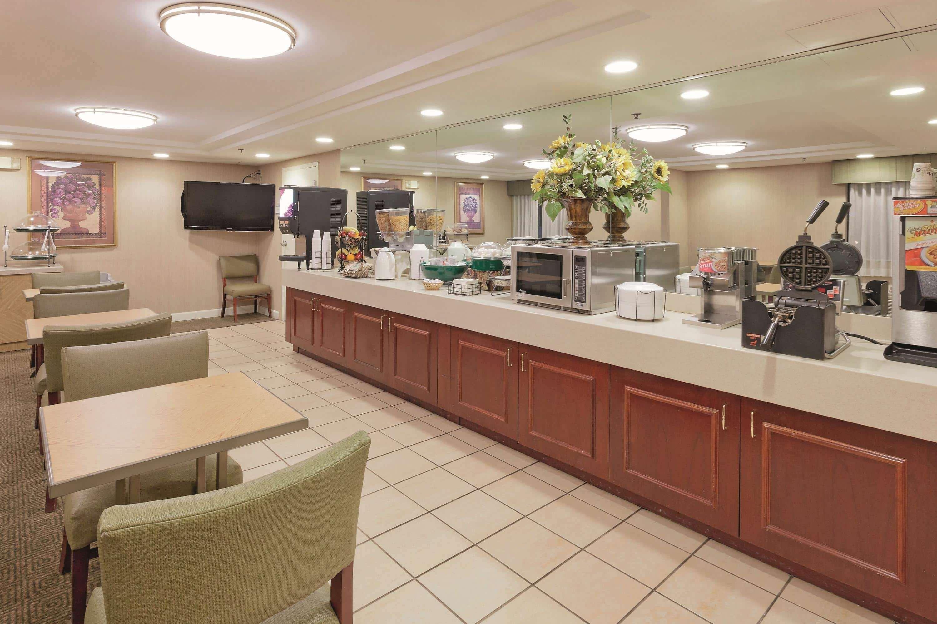 Hotel La Quinta By Wyndham Warwick Providence Airport Exterior foto